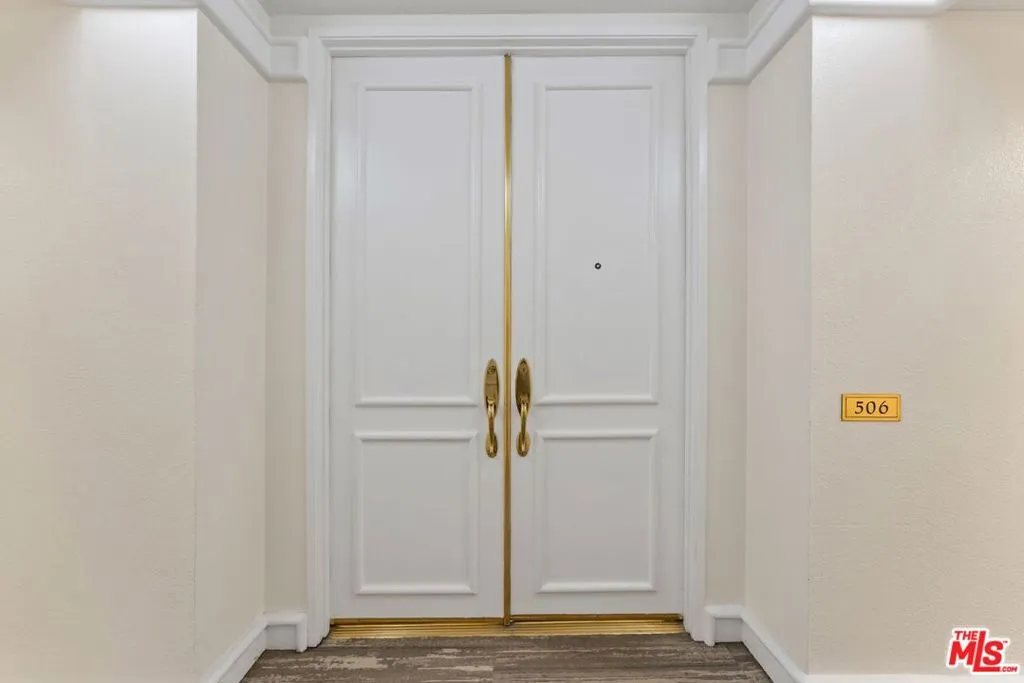 Los Angeles, California 90069, United States, 1 Bedroom Bedrooms, ,2 BathroomsBathrooms,Residential,Active,223815