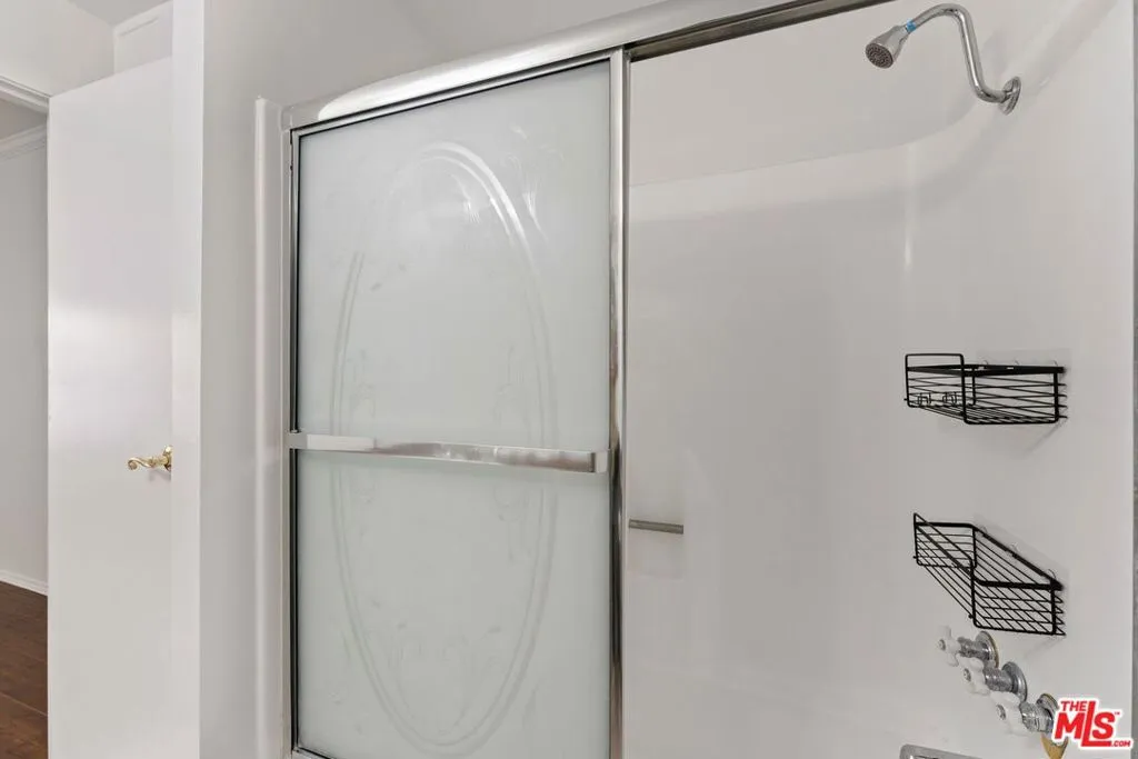 Los Angeles, California 90069, United States, 1 Bedroom Bedrooms, ,2 BathroomsBathrooms,Residential,Active,223815