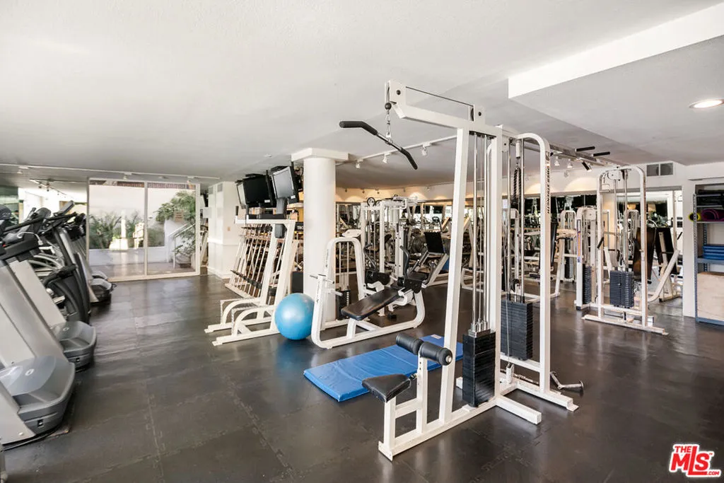 Los Angeles, California 90069, United States, 1 Bedroom Bedrooms, ,2 BathroomsBathrooms,Residential,Active,223815