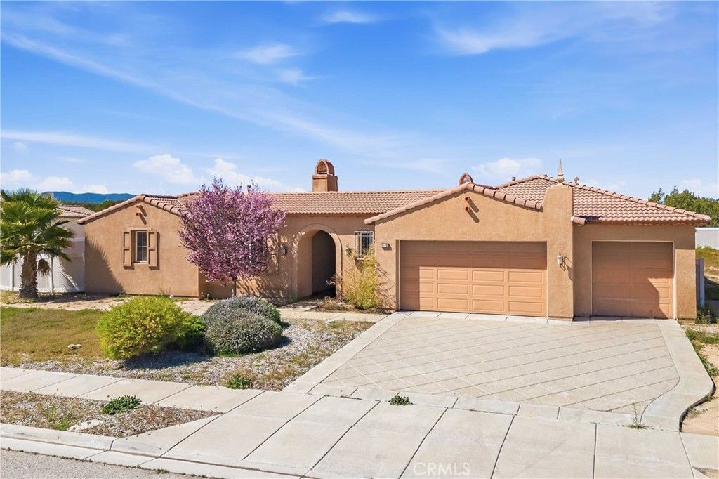 Photo of 6778 Serrano Ave, Hesperia, CA 92345 (MLS # SR26056440)