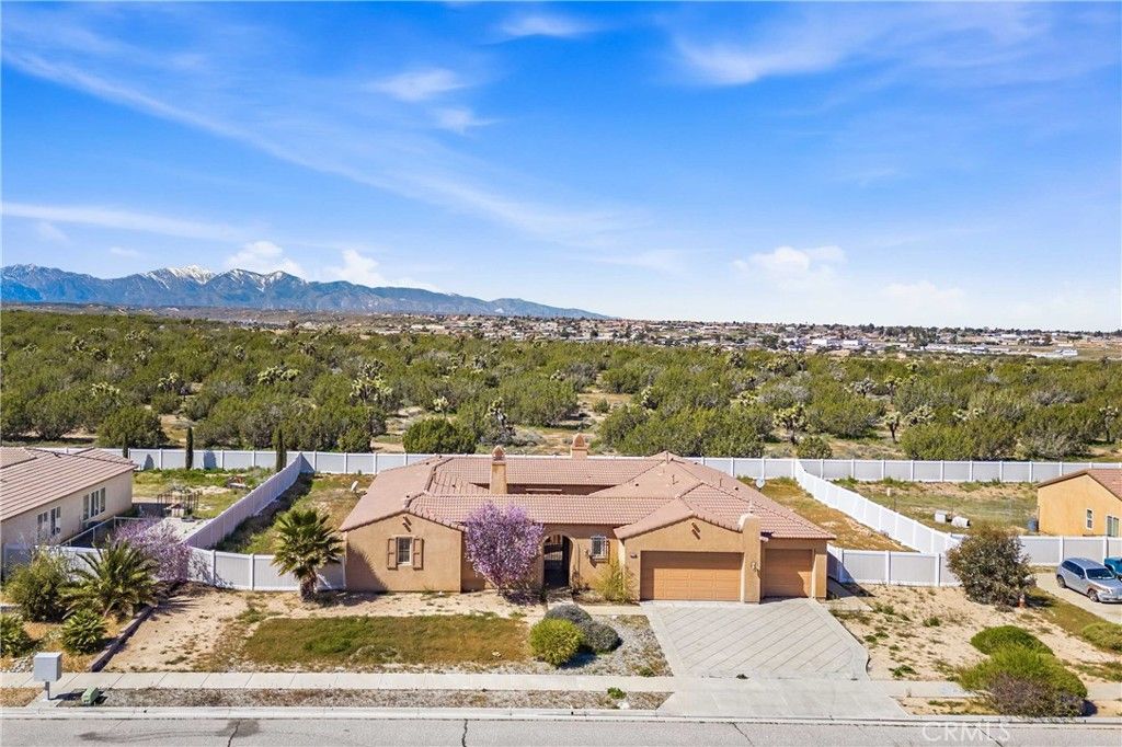 Photo of 6778 Serrano Ave, Hesperia, CA 92345 (MLS # SR26056440)