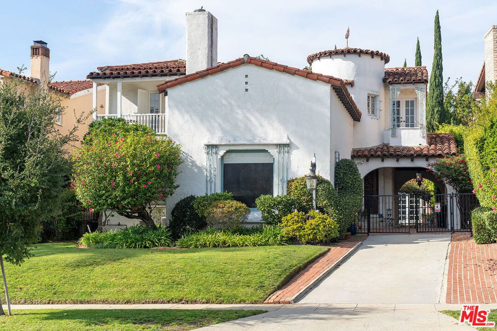 Photo of 757 Malcolm Avenue, Los Angeles, CA 90024 (MLS # 25630587)