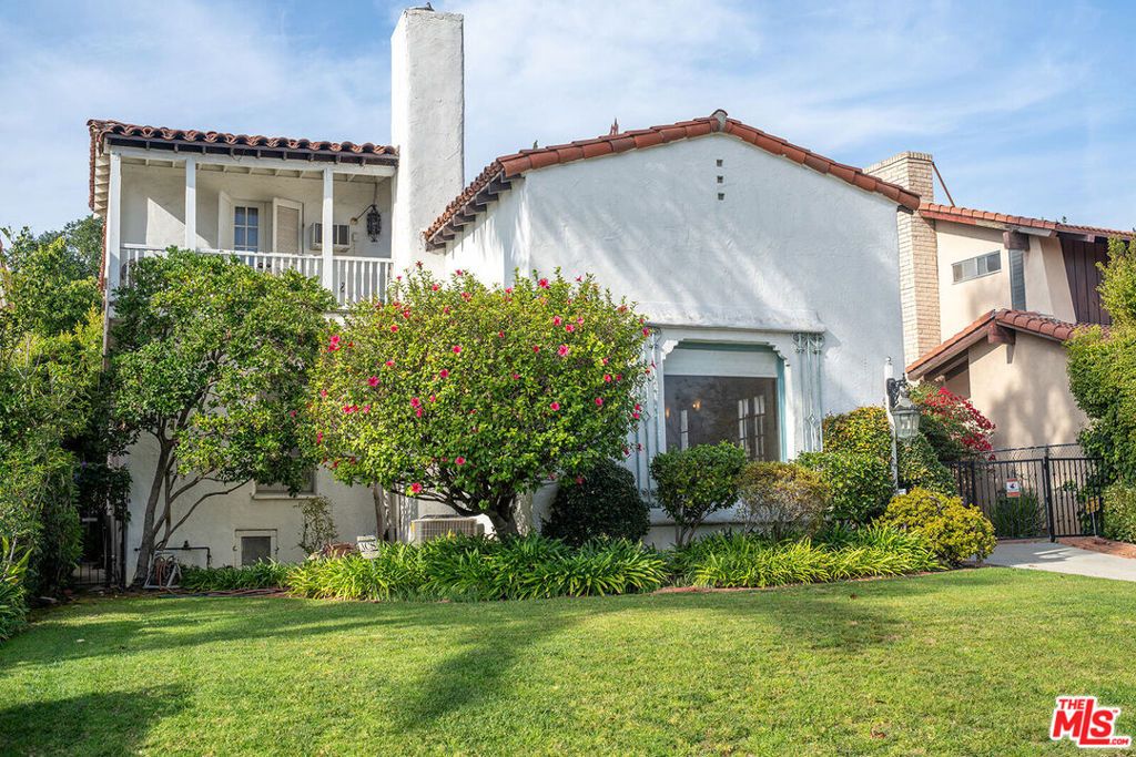 Photo of 757 Malcolm Avenue, Los Angeles, CA 90024 (MLS # 25630587)