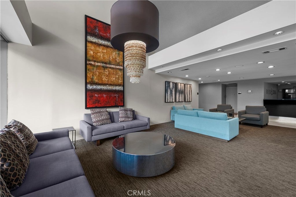 7250 Franklin 311