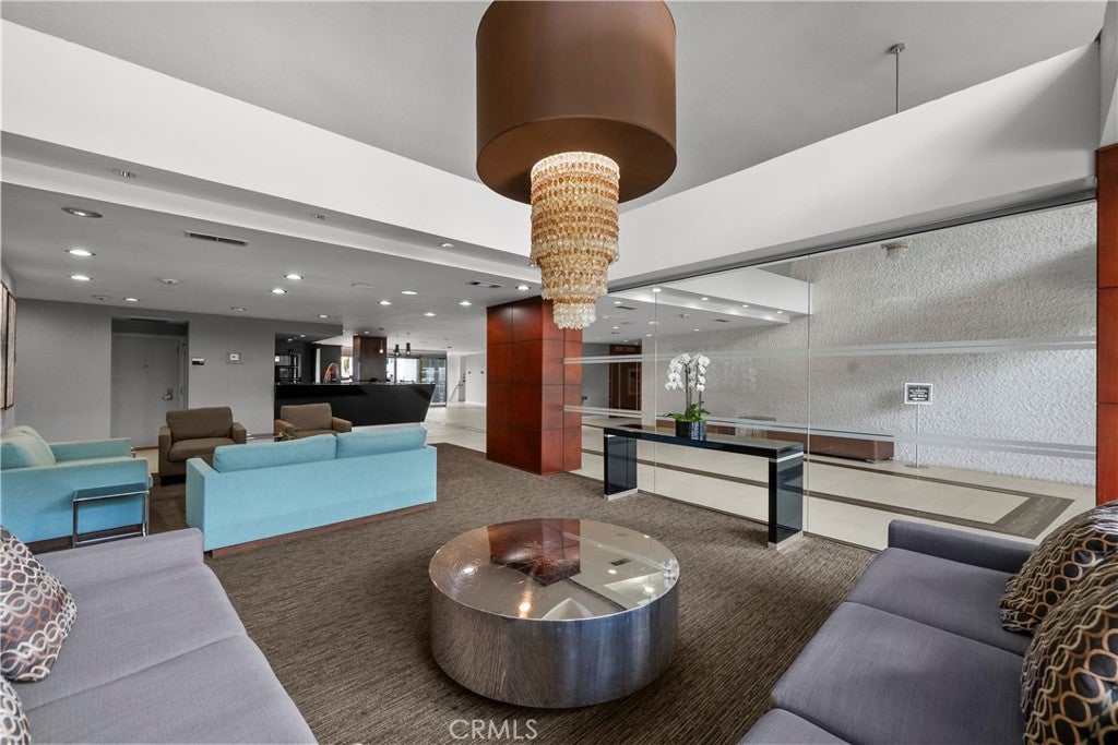 7250 Franklin 311
