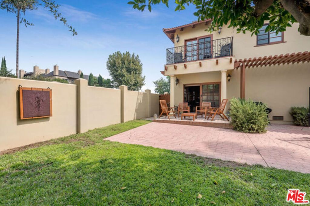 Photo of 4375 Kraft Avenue, Studio City, CA 91604 (MLS # 26738359)