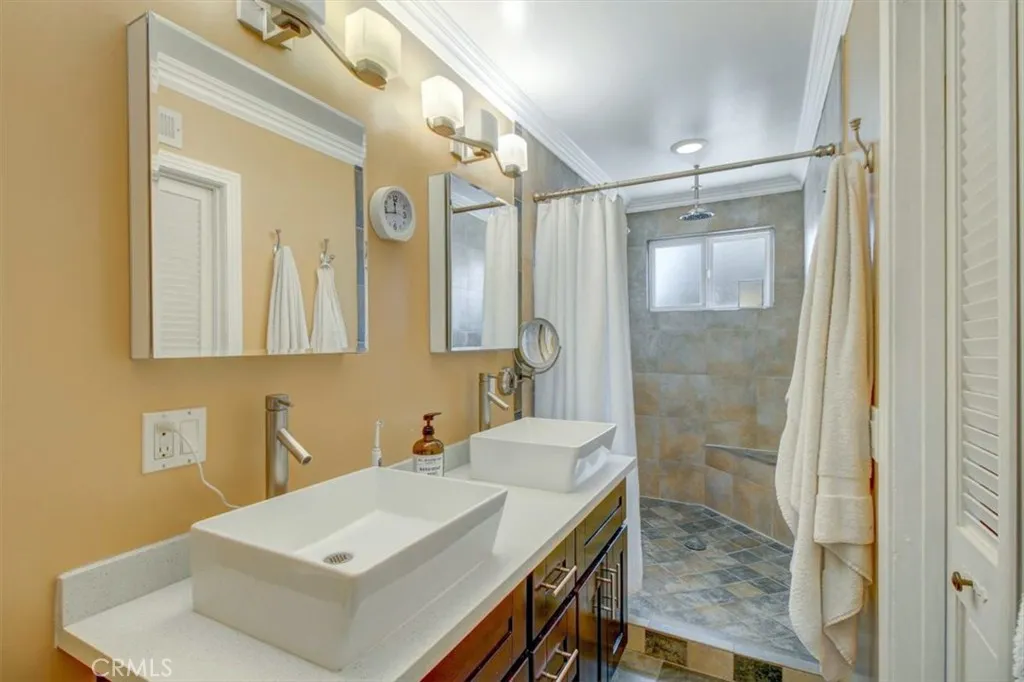 North Hills, California 91343, United States, 3 Bedrooms Bedrooms, ,2 BathroomsBathrooms,Residential,Active,220598