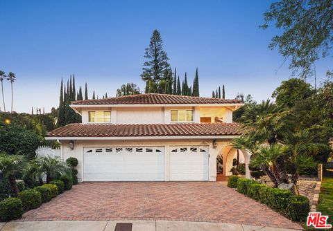 16230 Meadowcrest Road Sherman Oaks CA 91403