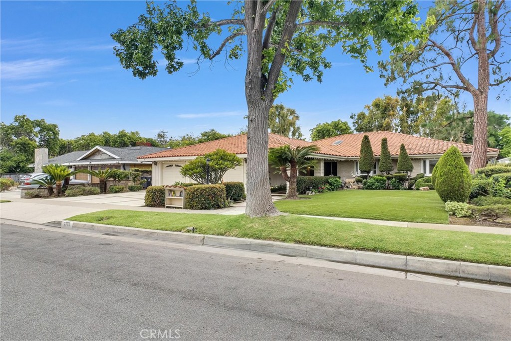 2308 N Lowell Lane