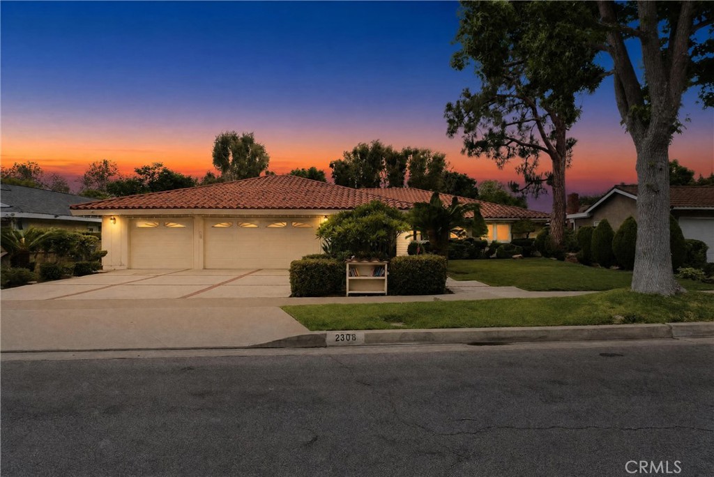 2308 N Lowell Lane
