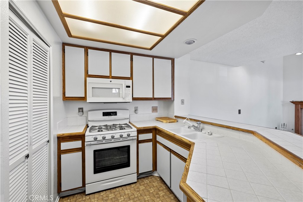 Laurels (LR) - Residential