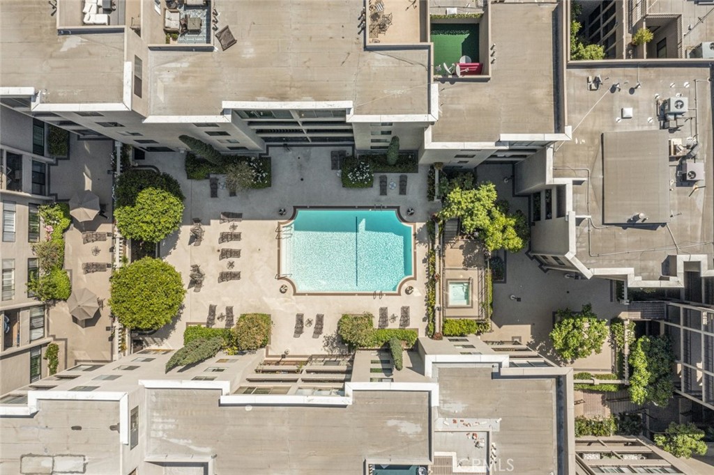 Properties 2 8455 Fountain Avenue 517