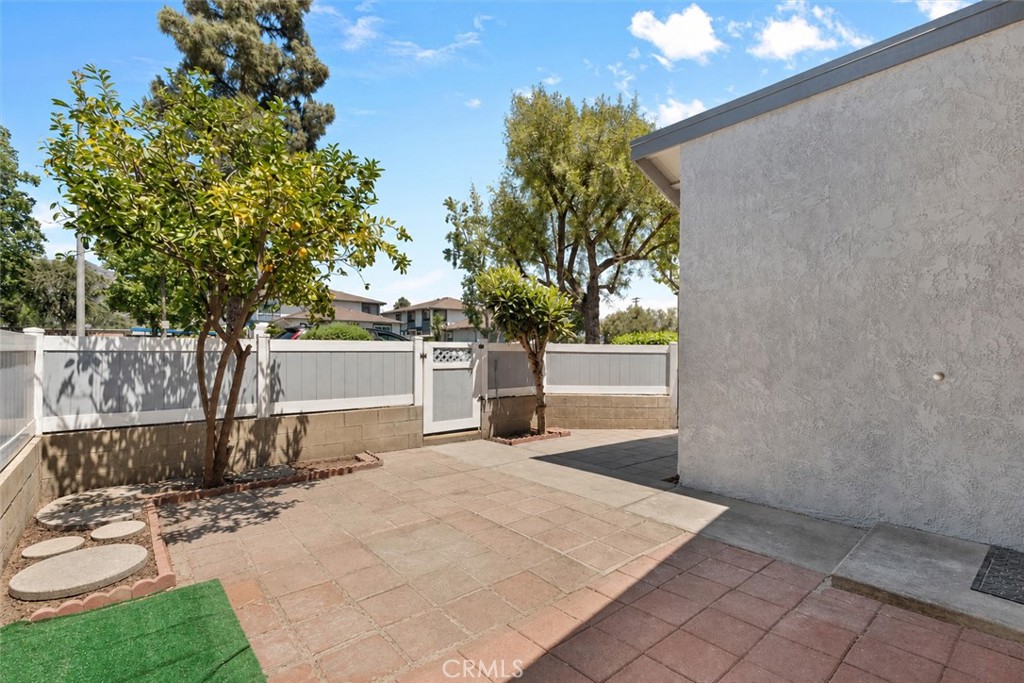 900 W Sierra Madre 44