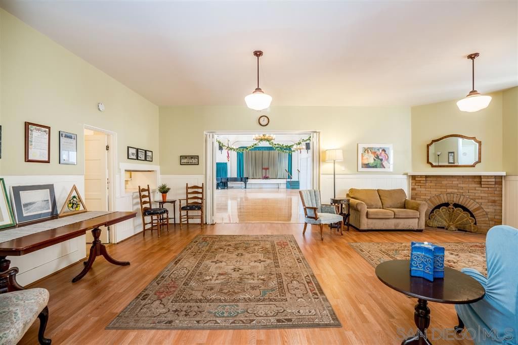 listing image 130721544230349161779