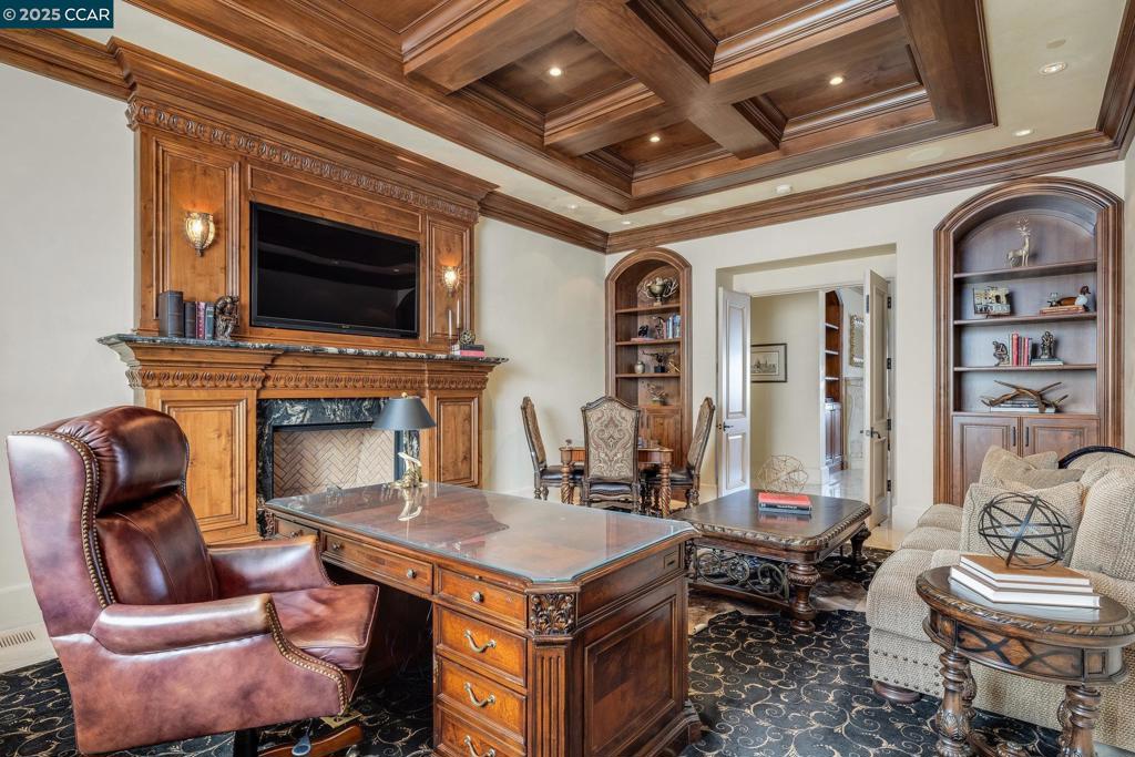 BLACKHAWK C. C. - Residential