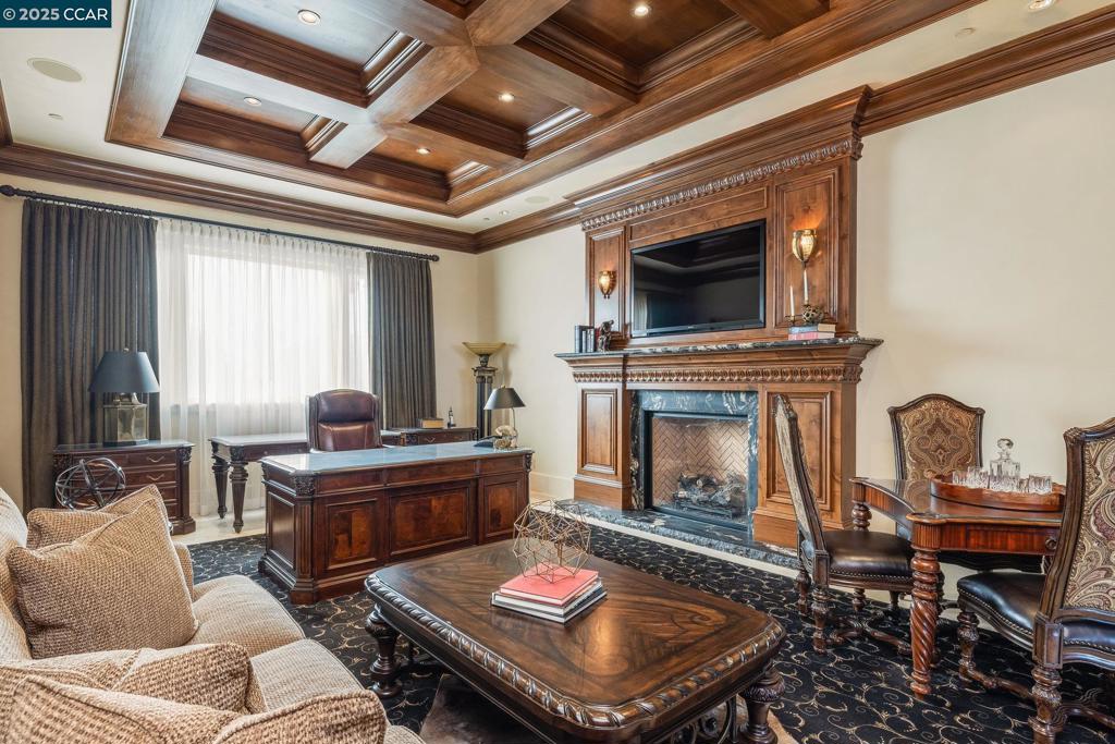 BLACKHAWK C. C. - Residential