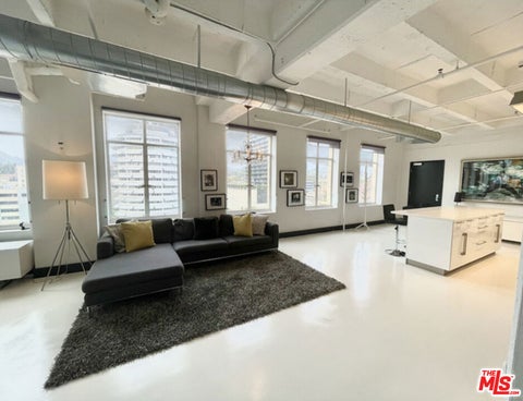 Photo of 6253 Hollywood Boulevard #909, Los Angeles, CA 90028 (MLS # 26994215)