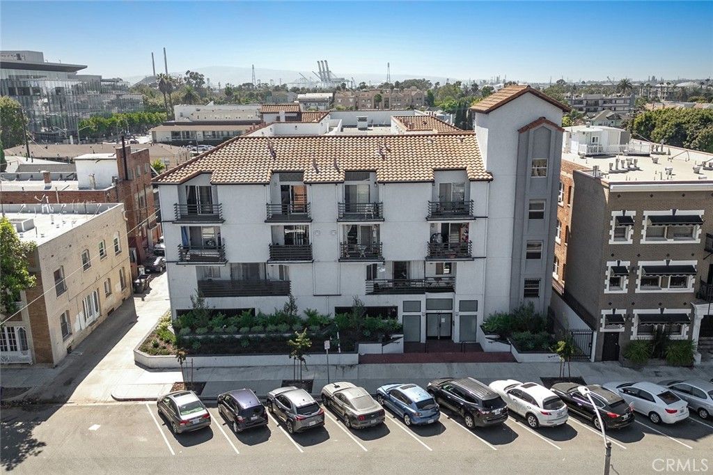 Photo of 327 Chestnut Avenue #102, Long Beach, CA 90802 (MLS # RS25244666)