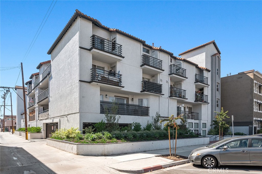 327 Chestnut Avenue 102