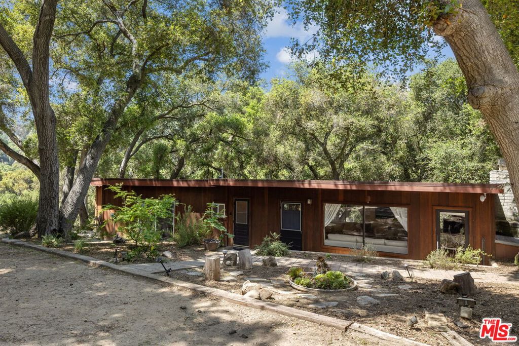 1256 N Topanga Canyon Boulevard