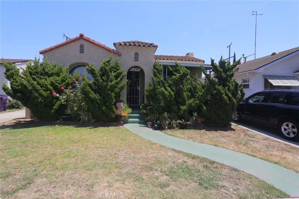 Two Bedrooms one Bath. Front and Back yard. Covered Porch. Double Garage Detached. Hardwood Floors. Dining Room and Living Room. Small Service Porch. Bath has over tub Shower. Needs som TLC but lots of potential.