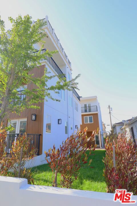 776 W 25th Street