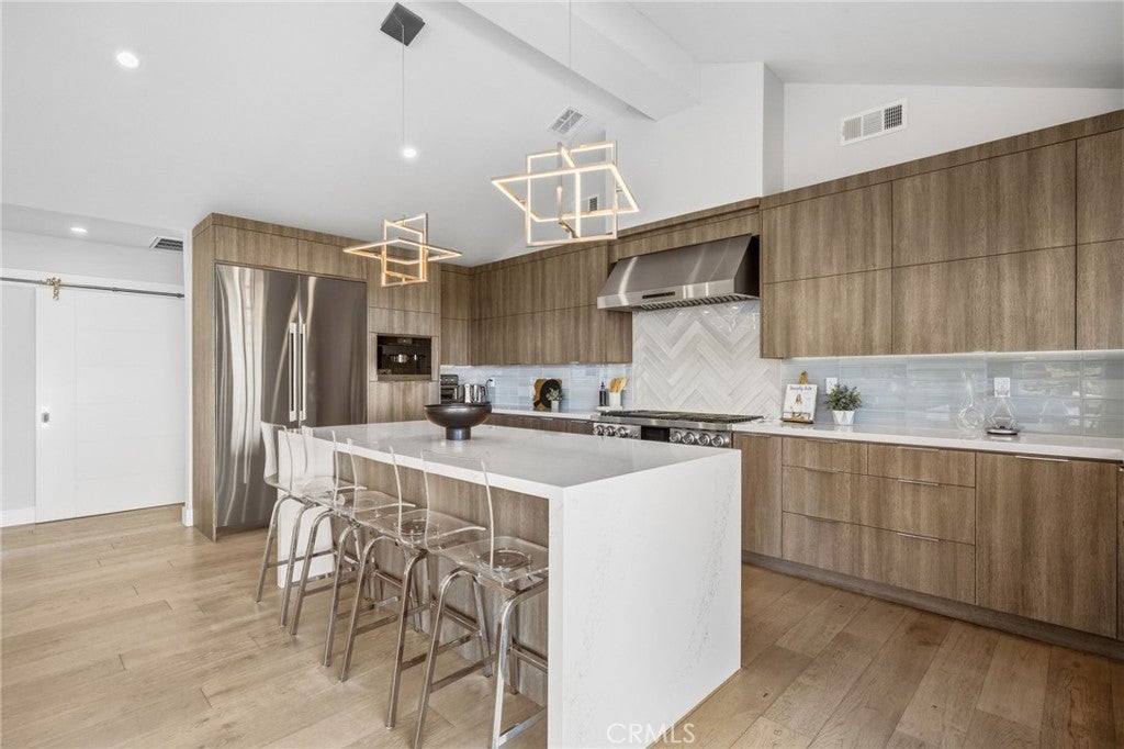 2886 Crownview