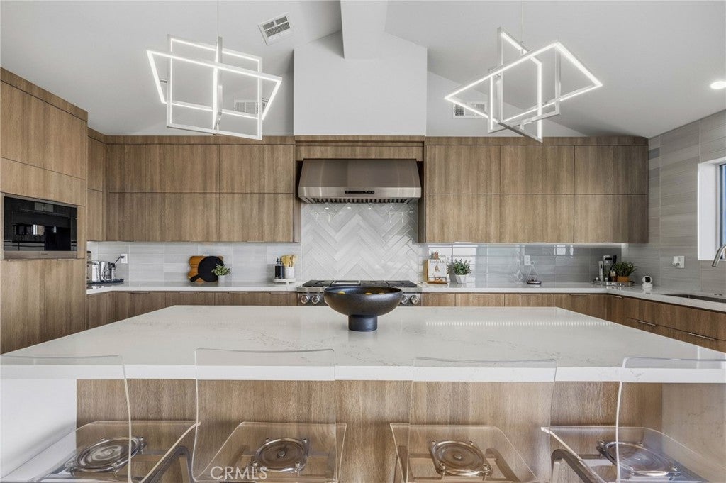 2886 Crownview