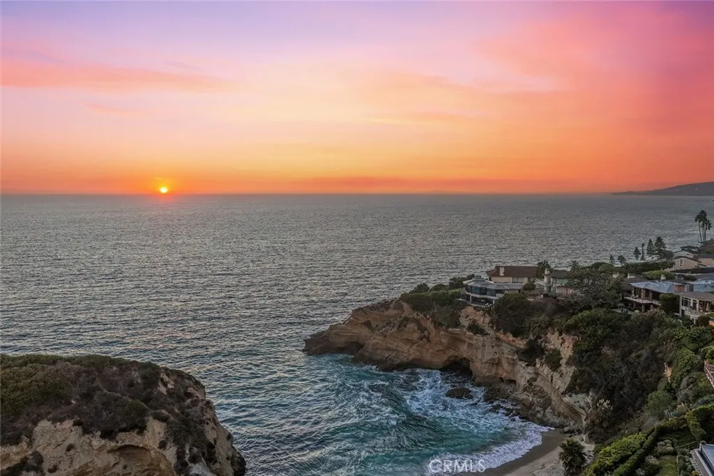 Laguna Beach, California 92651, United States, 4 Bedrooms Bedrooms, ,4 BathroomsBathrooms,Residential,Active,219515
