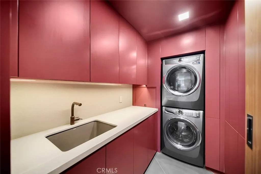 Laguna Beach, California 92651, United States, 4 Bedrooms Bedrooms, ,4 BathroomsBathrooms,Residential,Active,219515