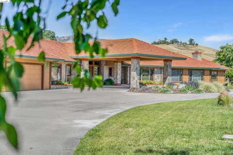 Photo of 5885 Bruce Dr DR, Danville, CA 94506 (MLS # 41137887)