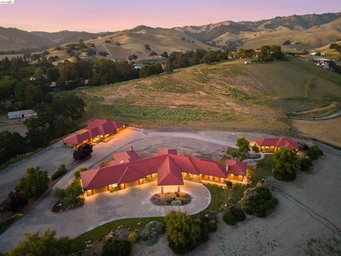 Photo of 5885 Bruce Dr DR, Danville, CA 94506 (MLS # 41137887)