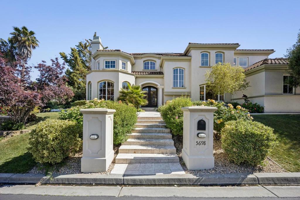 5698 La Seyne Place