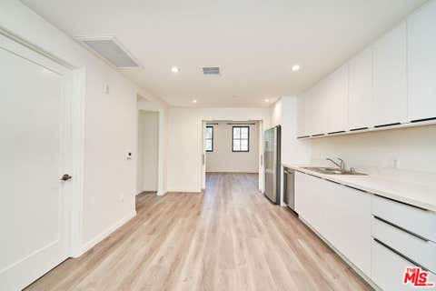 Photo of 951 S Wilton Place #204, Los Angeles, CA 90019 (MLS # 26866129)