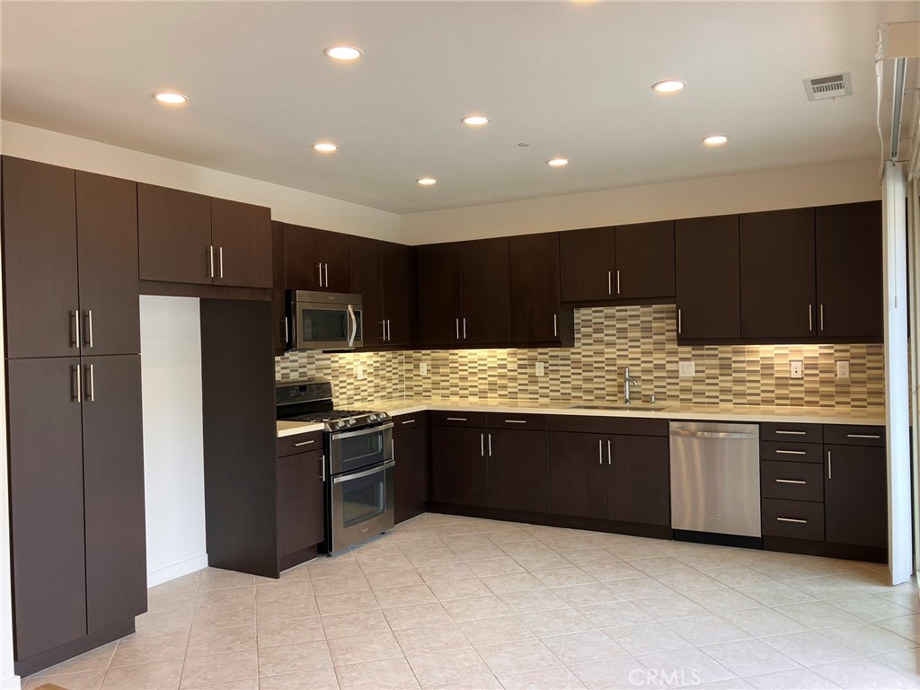 BROOKLAND (BKBRK) - Residential Lease