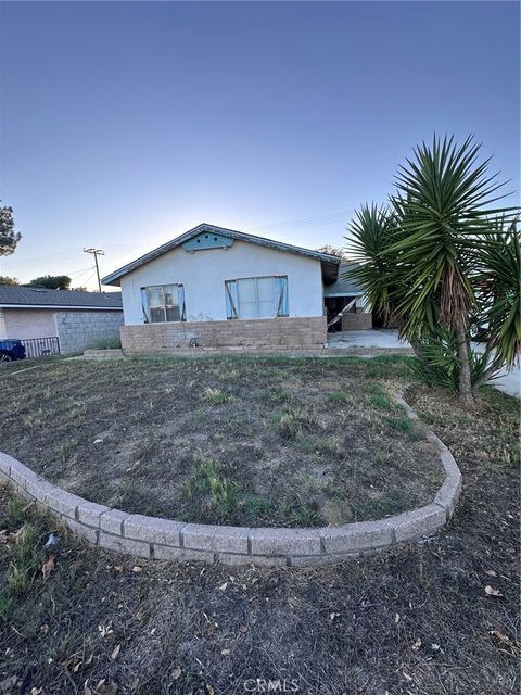 Photo of 262 N Larch Avenue, Rialto, CA 92376 (MLS # HD25260996)