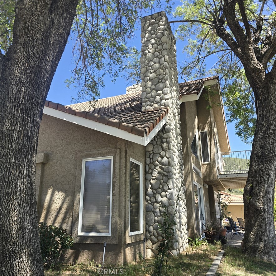 1015 Deercrest