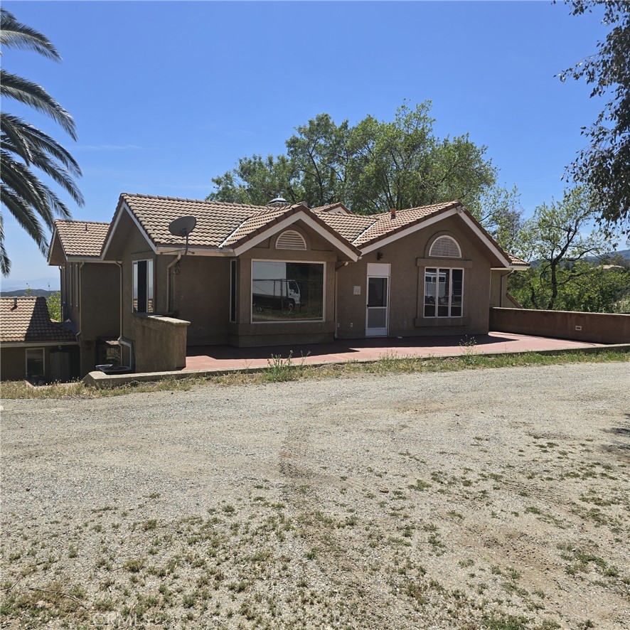 1015 Deercrest