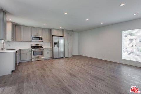 Photo of 2827 S La Brea Avenue #3, Los Angeles, CA 90016 (MLS # 26832923)