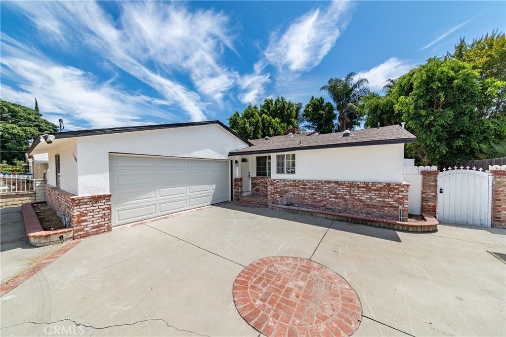 Photo of 15948 Wyandotte Street, Lake Balboa, CA 91406 (MLS # SR25186894)