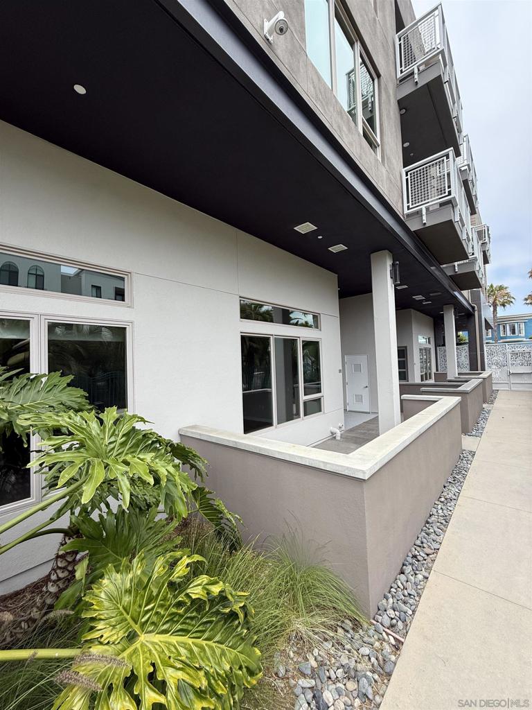 355 N Cleveland Street 101