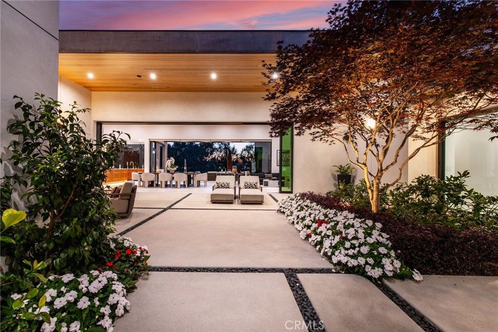 Photo of 6691 Country Circle, Huntington Beach, CA 92648 (MLS # NP25216840)