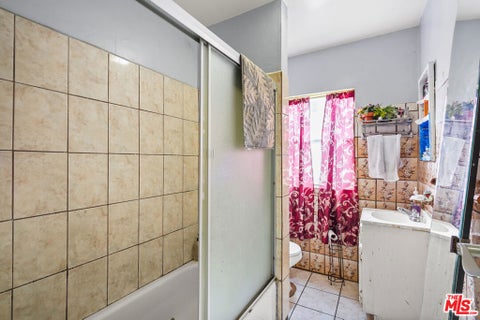 Tiny photo for 5837 4th Avenue, Los Angeles, CA 90043 (MLS # 26103055)