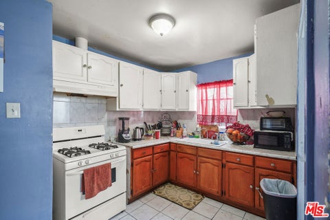 Tiny photo for 5837 4th Avenue, Los Angeles, CA 90043 (MLS # 26103055)