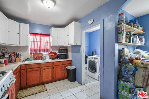 Tiny photo for 5837 4th Avenue, Los Angeles, CA 90043 (MLS # 26103055)