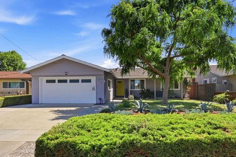 Photo of 1690 Andalusia Way, San Jose, CA 95125 (MLS # ML82045101)