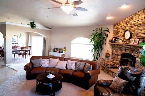 Photo of 12720 Farmington Street, Oak Hills, CA 92344 (MLS # IV25122147)