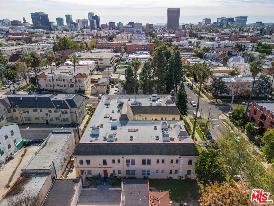 100 N Kenmore Avenue