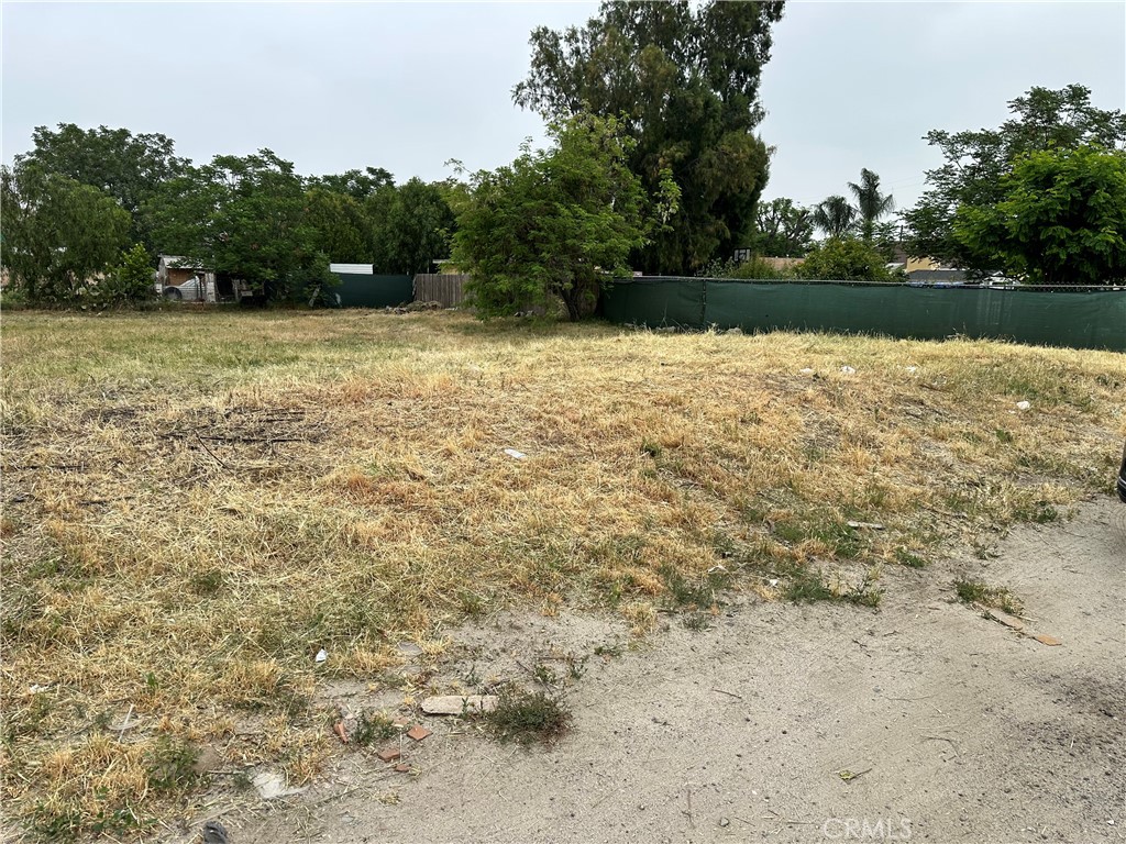 Developers and contractors, ready to start building, take a look at this Flat level lot in San Bernardino, CA (lot 0.1532 Lot Acres, 6,675 sq ft.) Zoned SFR.