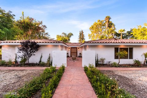 Photo of 19647 Oxnard Street, Tarzana, CA 91356 (MLS # 226002071)